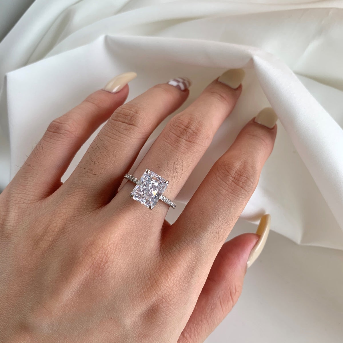 [Rose Jewellery]4.0 Carat Luxurious Engagement Ring