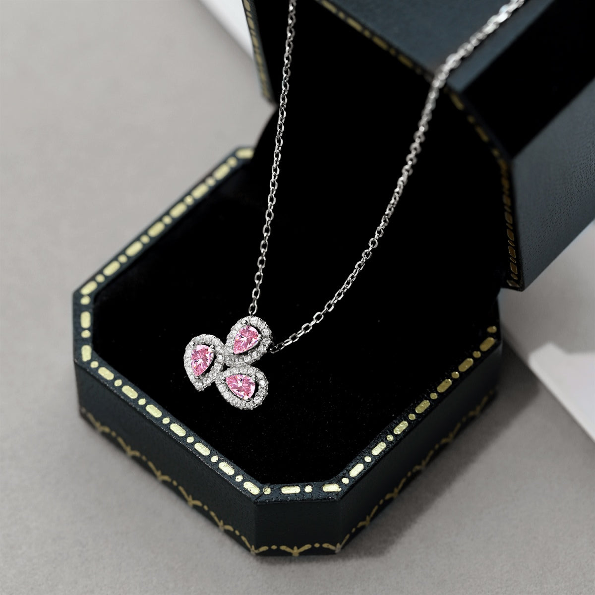 [Rose Jewellery]Elegant Flower Shape Pear Cut Necklace