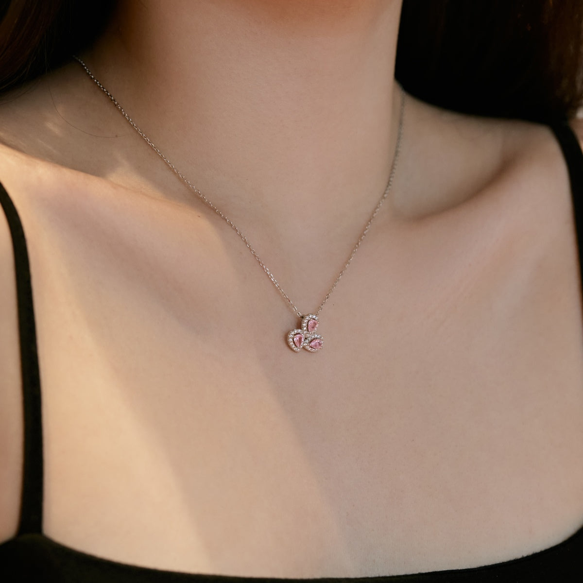 [Rose Jewellery]Elegant Flower Shape Pear Cut Necklace