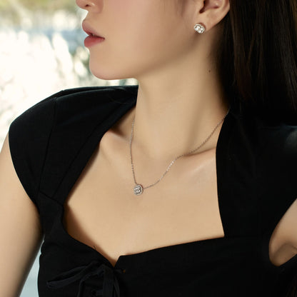 [Rose Jewellery]Exquisite Necklace With Four-Leaf Clover Flower Design