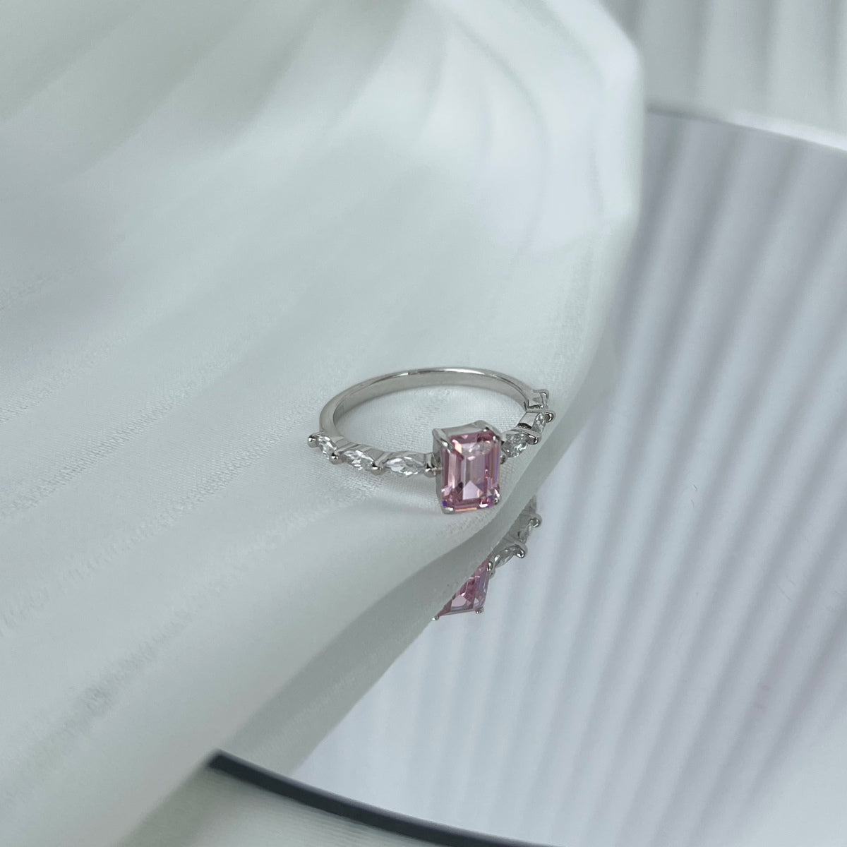 [Rose Jewellery]1.0 Carat Dainty Resplendent Radiant Cut Daily Ring