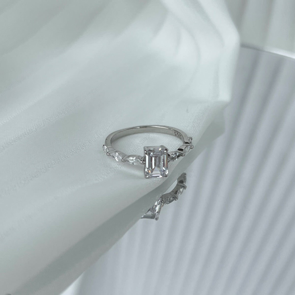 [Rose Jewellery]1.0 Carat Dainty Resplendent Radiant Cut Daily Ring