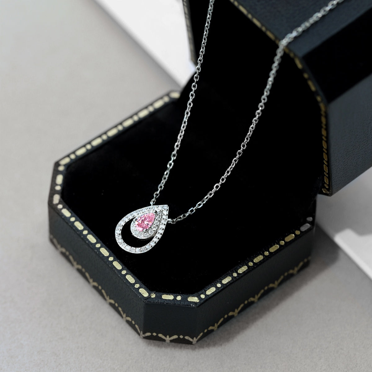 [Rose Jewellery]Sparkling Pear Cut Necklace