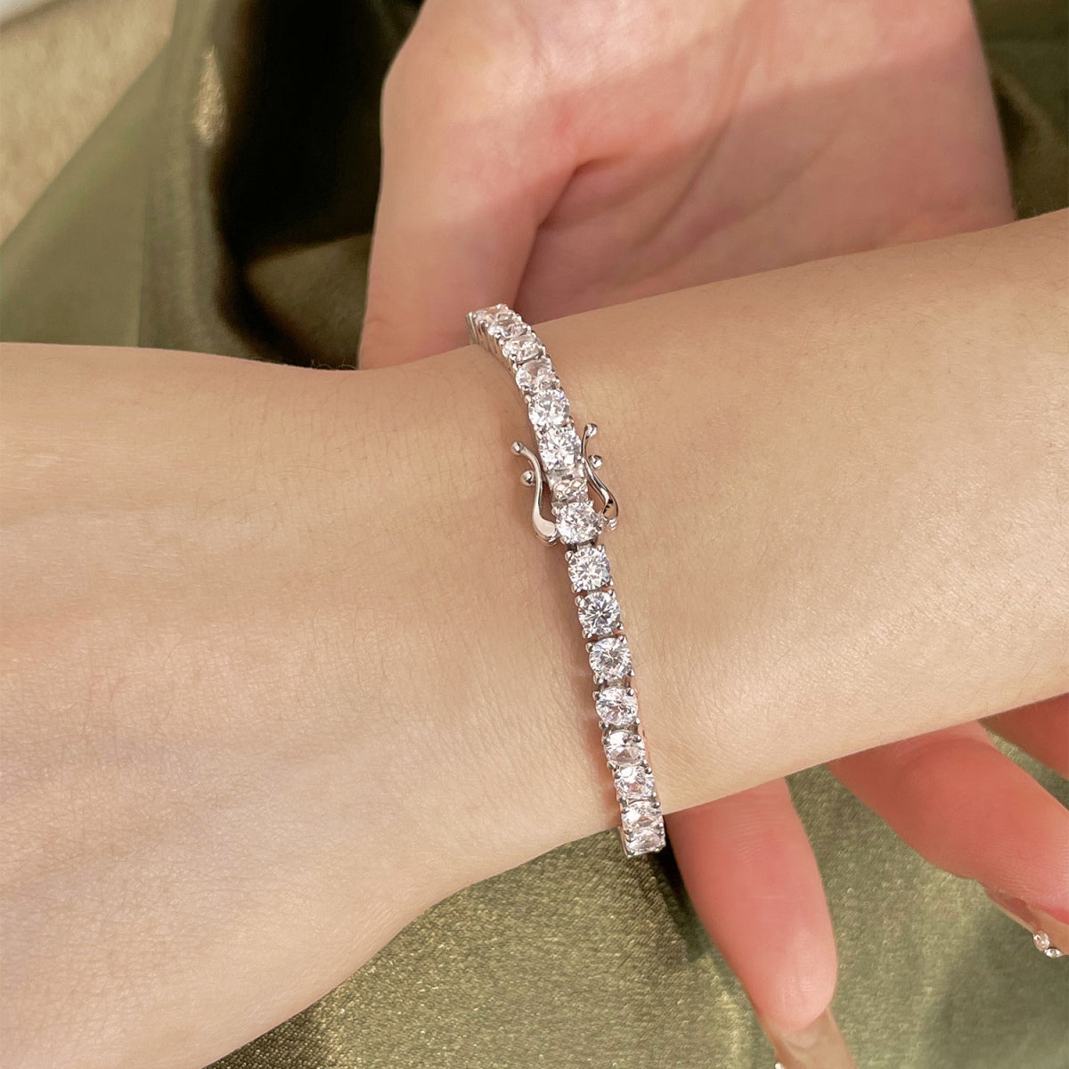 [Rose Jewellery]Luxurious Ornate Round Cut Tennis Bracelet