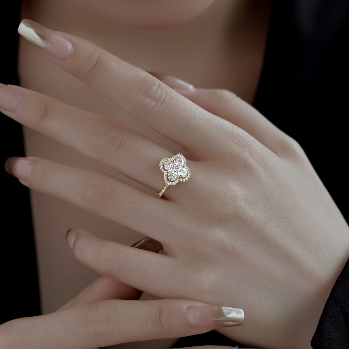 [Rose Jewellery]Luxurious Eternity Flower Shape Banquet Ring