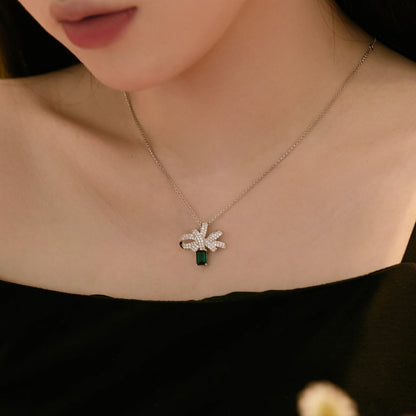 [Rose Jewellery]Luxurious Flower Shape Emerald Cut Necklace