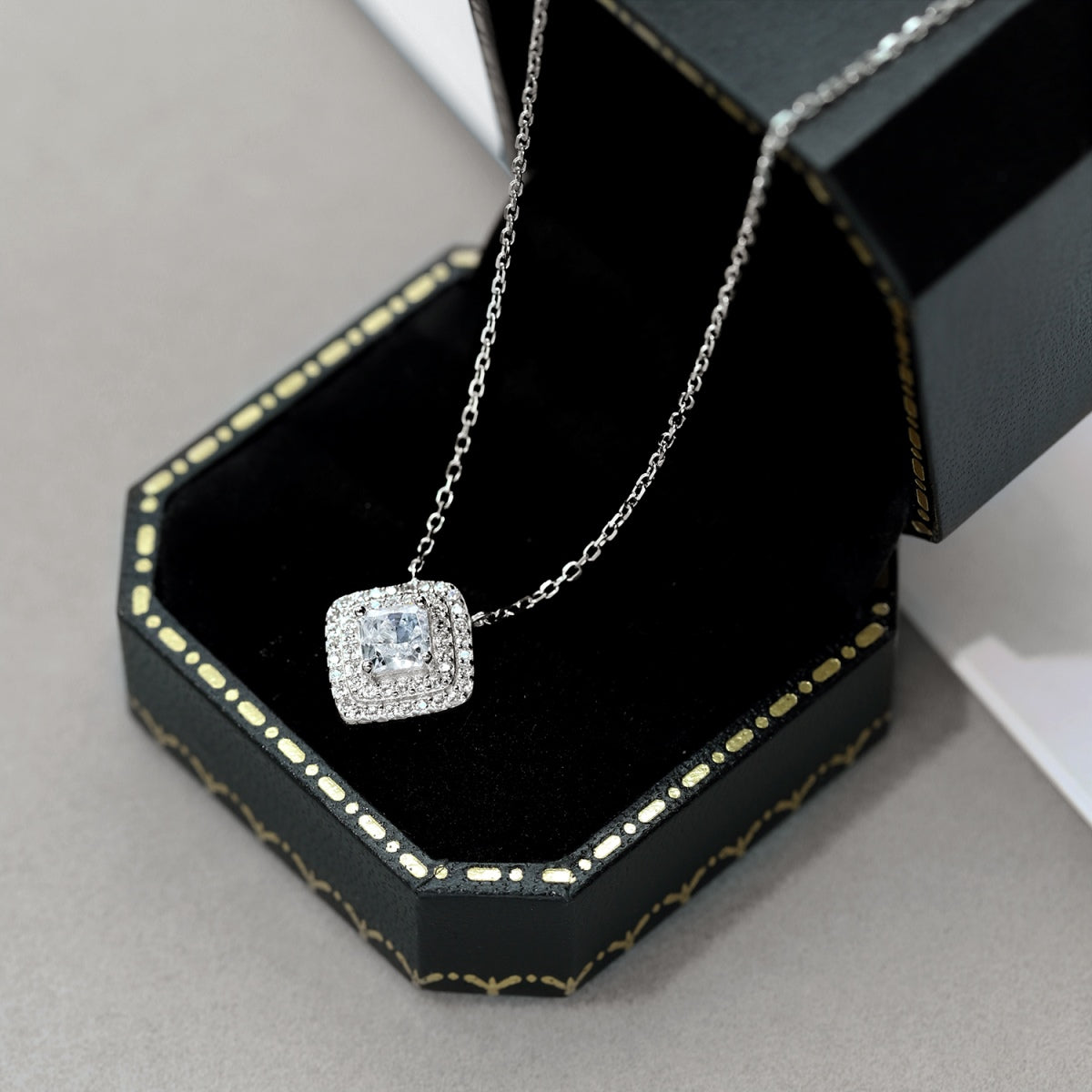 [Rose Jewellery]Sparkling Asscher Cut Necklace