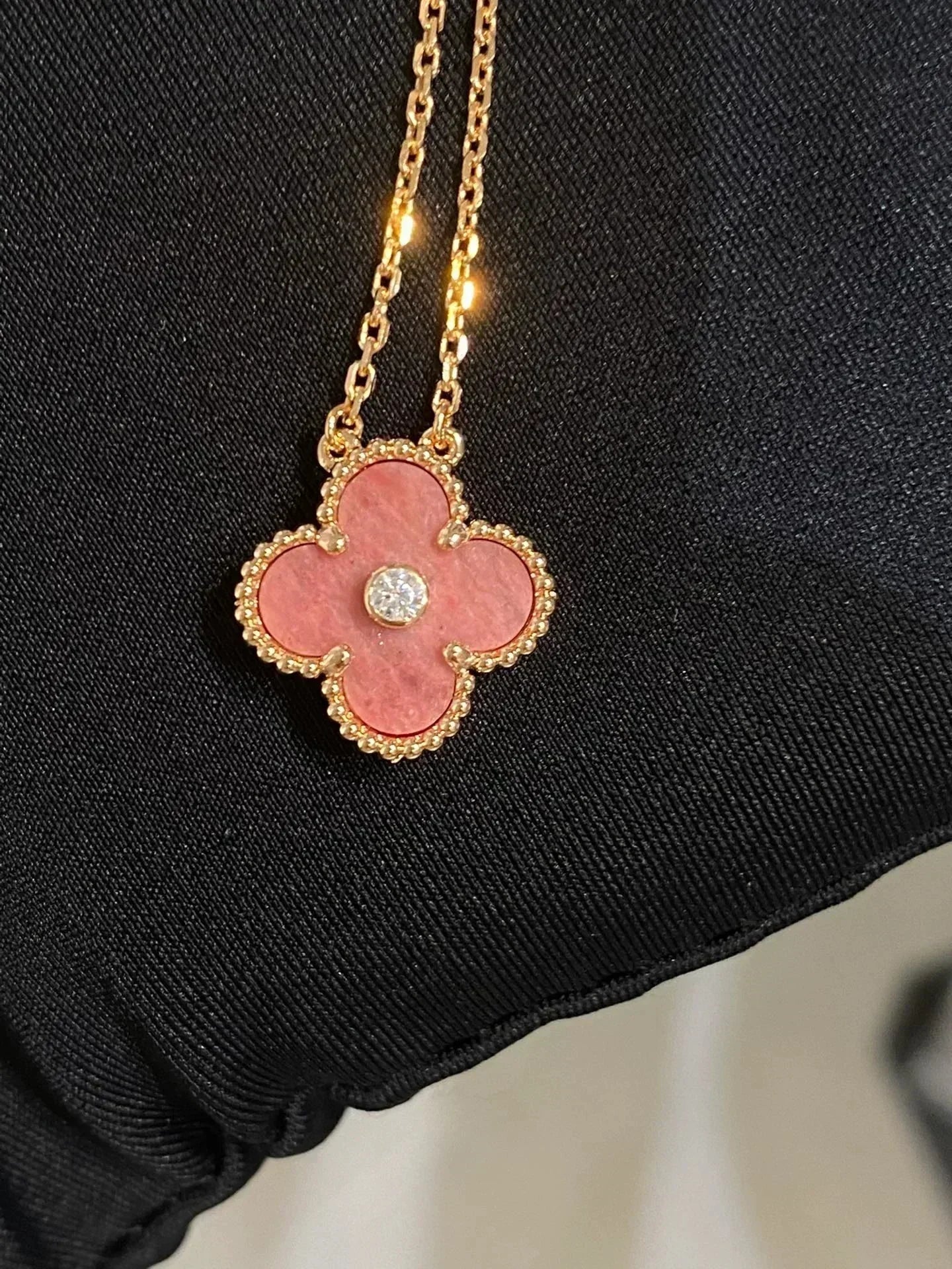 [Rose Jewellery]CLOVER 15MM DIAMOND RHODONITE NECKLACE