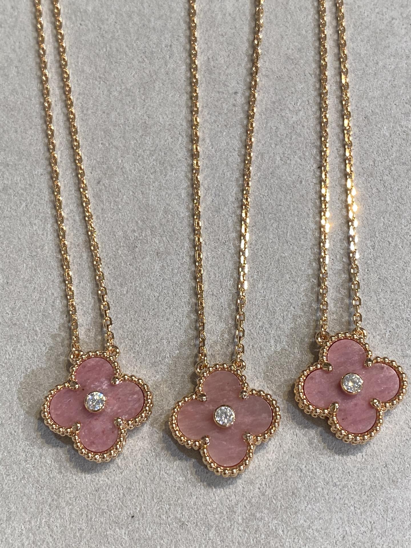 [Rose Jewellery]CLOVER 15MM DIAMOND RHODONITE NECKLACE