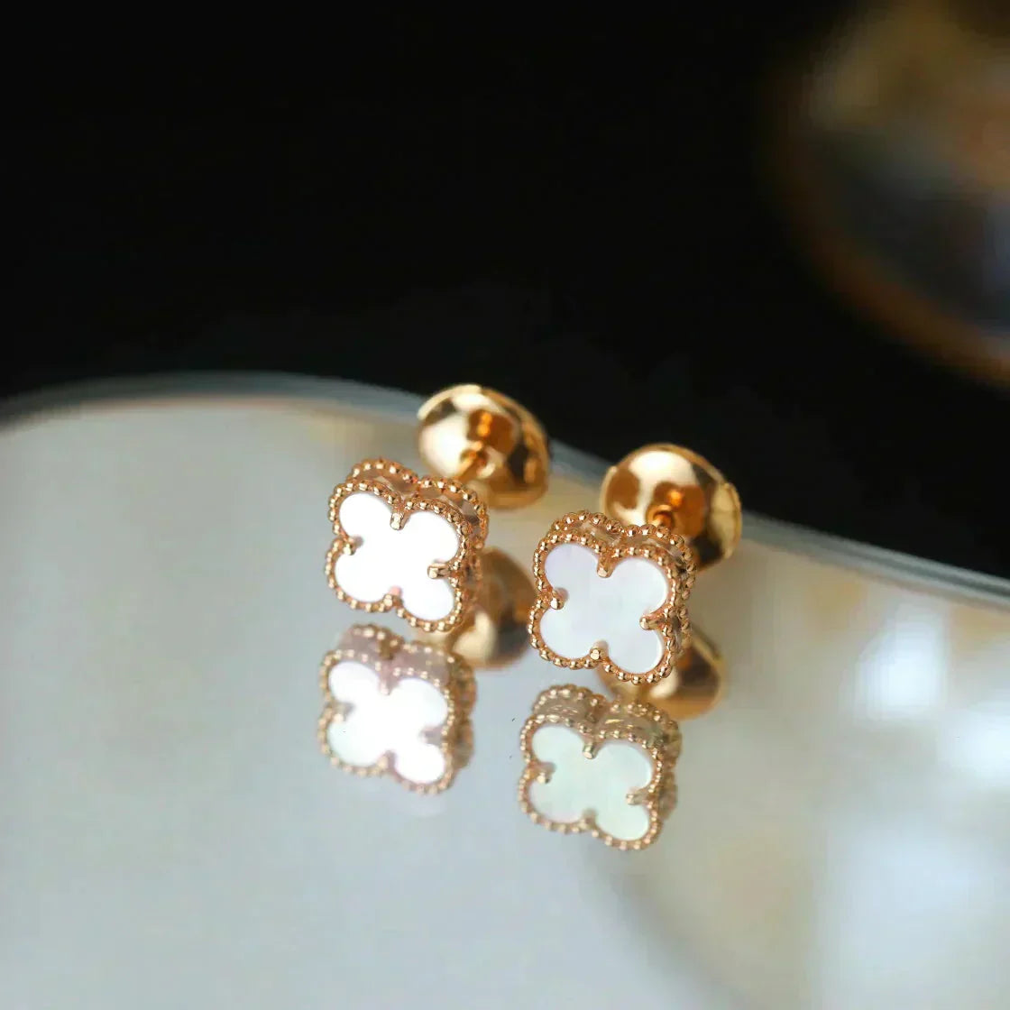 [Rose Jewellery]CLOVER MINI 9.5MM WHITE MOP EARRINGS