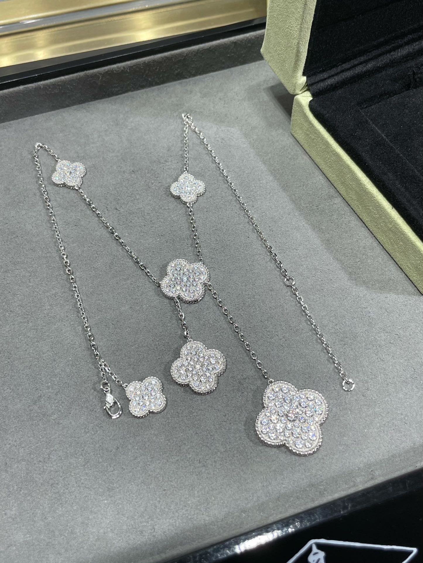 [Rose Jewellery]CLOVER 6 MOTIF DIAMOND PAVED NECKLACE