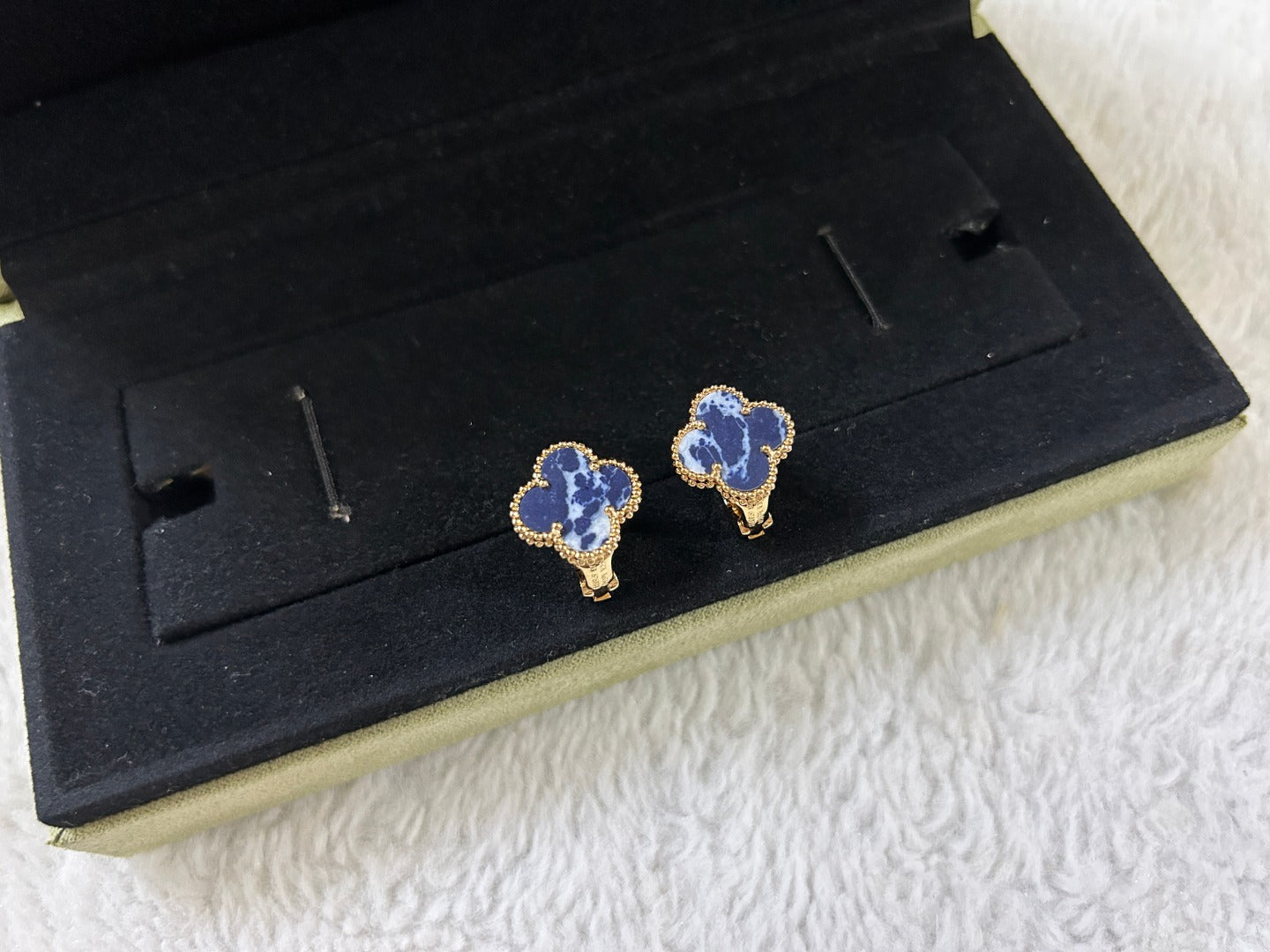 [Rose Jewellery]CLOVER PIETERSITE MEDIUM STUD EARRINGS