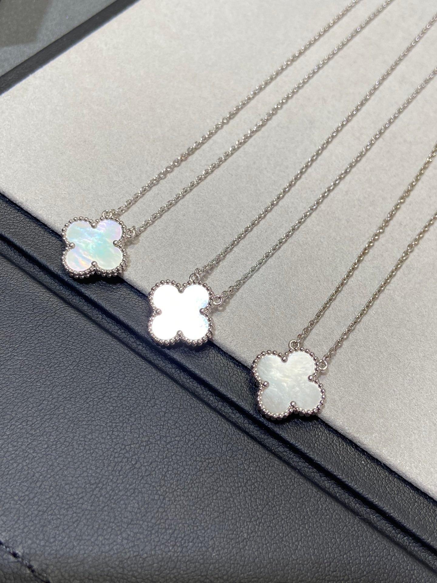 [Rose Jewellery]CLOVER MEDIUM SILVER WHITE MOP NECKLACE