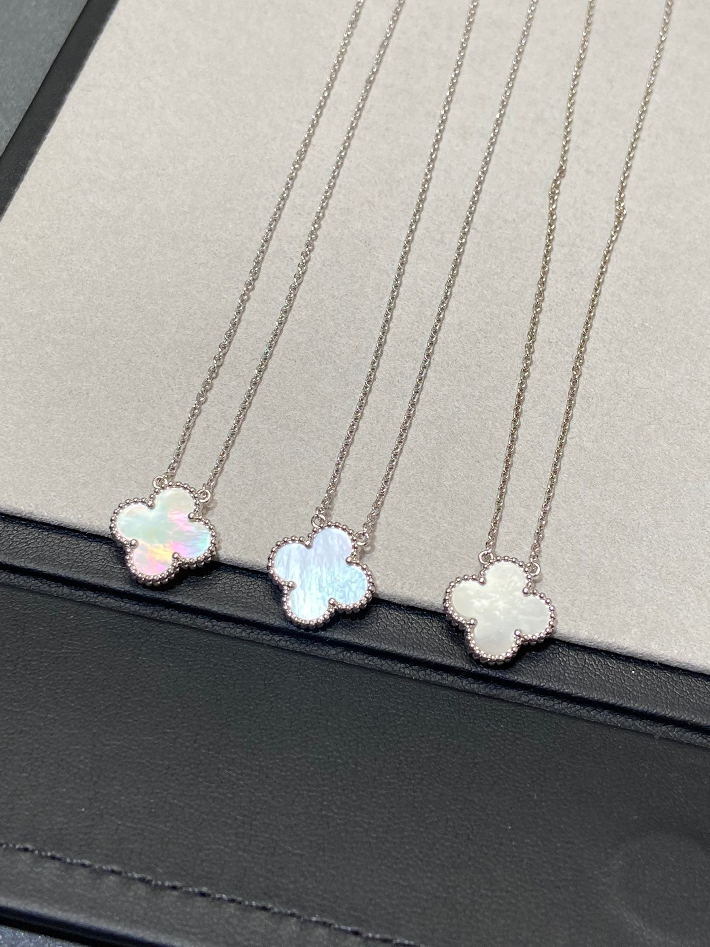 [Rose Jewellery]CLOVER MEDIUM SILVER WHITE MOP NECKLACE