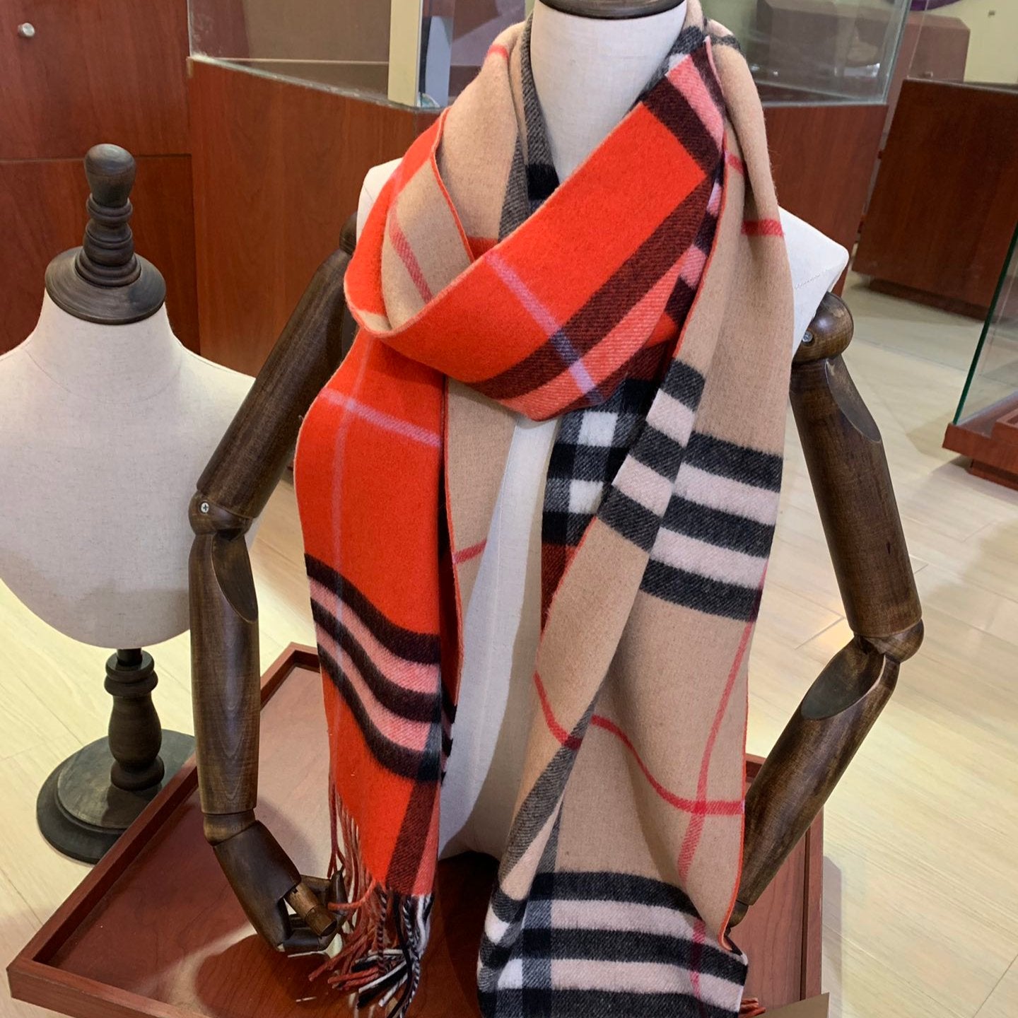 LONG SCARF 250 CM IN TIGER ORANGE AND BEIGE CASHMERE 410473