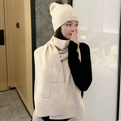 CLASSIC HAT & SCARF SET IN WHITE CASHMERE 379251