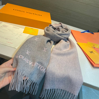 SCARF 190 CM IN HARBOR GRAY CASHMERE WITH PINK LOGO 396327