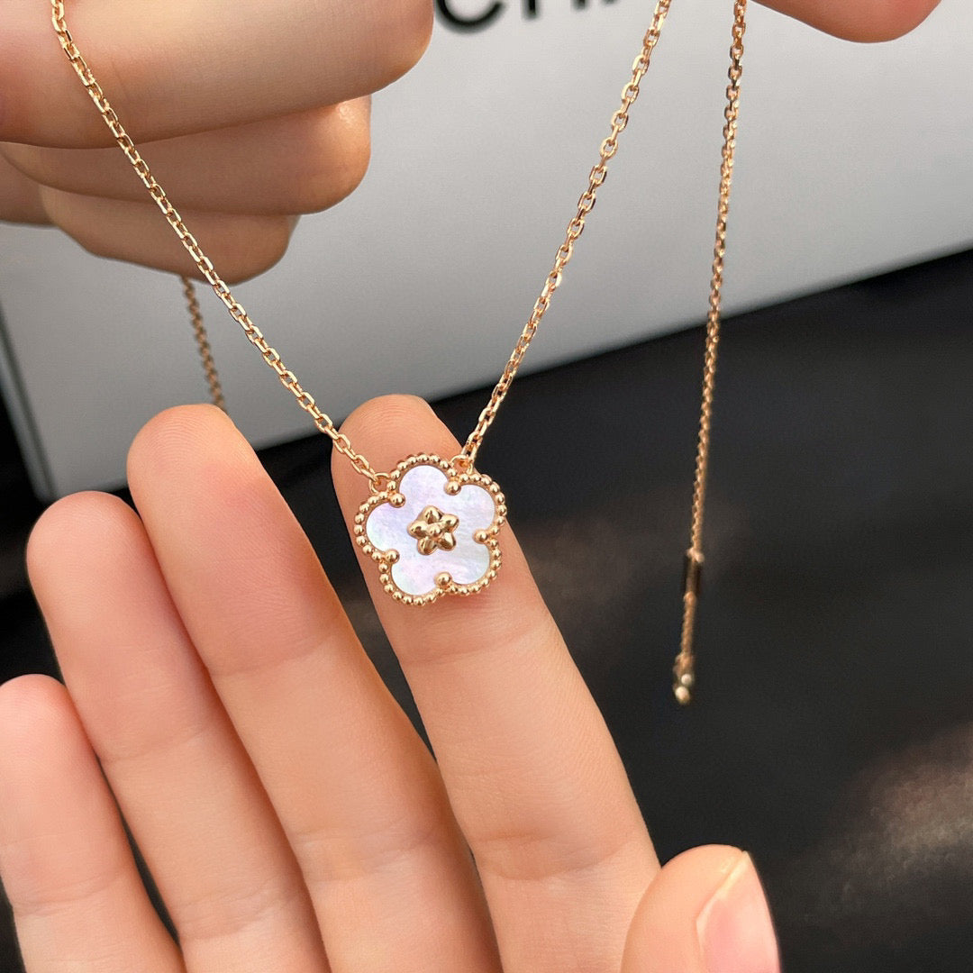 [Rose Jewellery]LUCKY  WHITE MOP  PLUM BLOSSOM NECKLACE