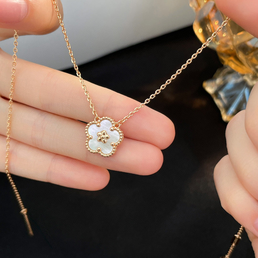 [Rose Jewellery]LUCKY  WHITE MOP  PLUM BLOSSOM NECKLACE