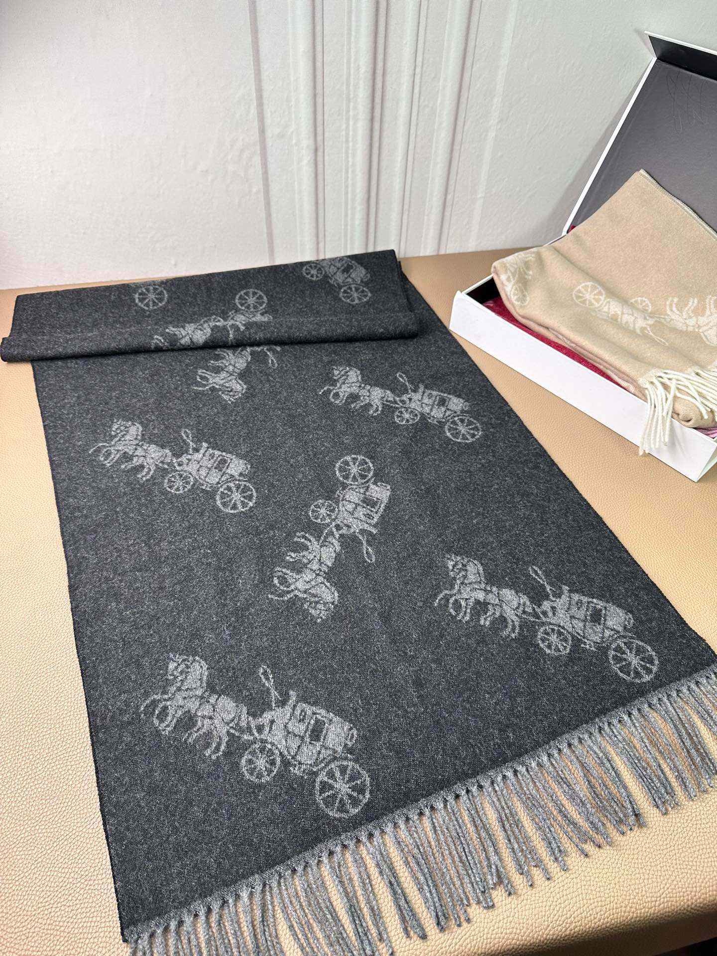 HORSE & CARRIAGE PRINT SCARF 195 CM IN BLACK WOOL 375242