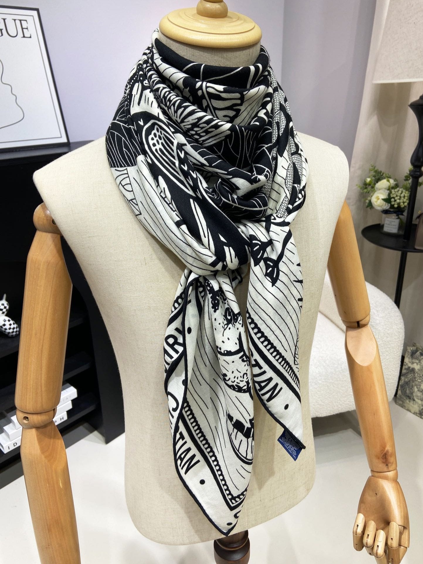 SQUARE SCARF 140 CM IN BLACK MIX WHITE MONOGRAM WOOL AND SILK 415111