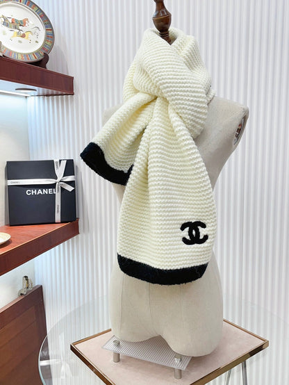 KNIT SCARF 200 CM IN WHITE CASHMERE WITH BLACK LOGO 383911