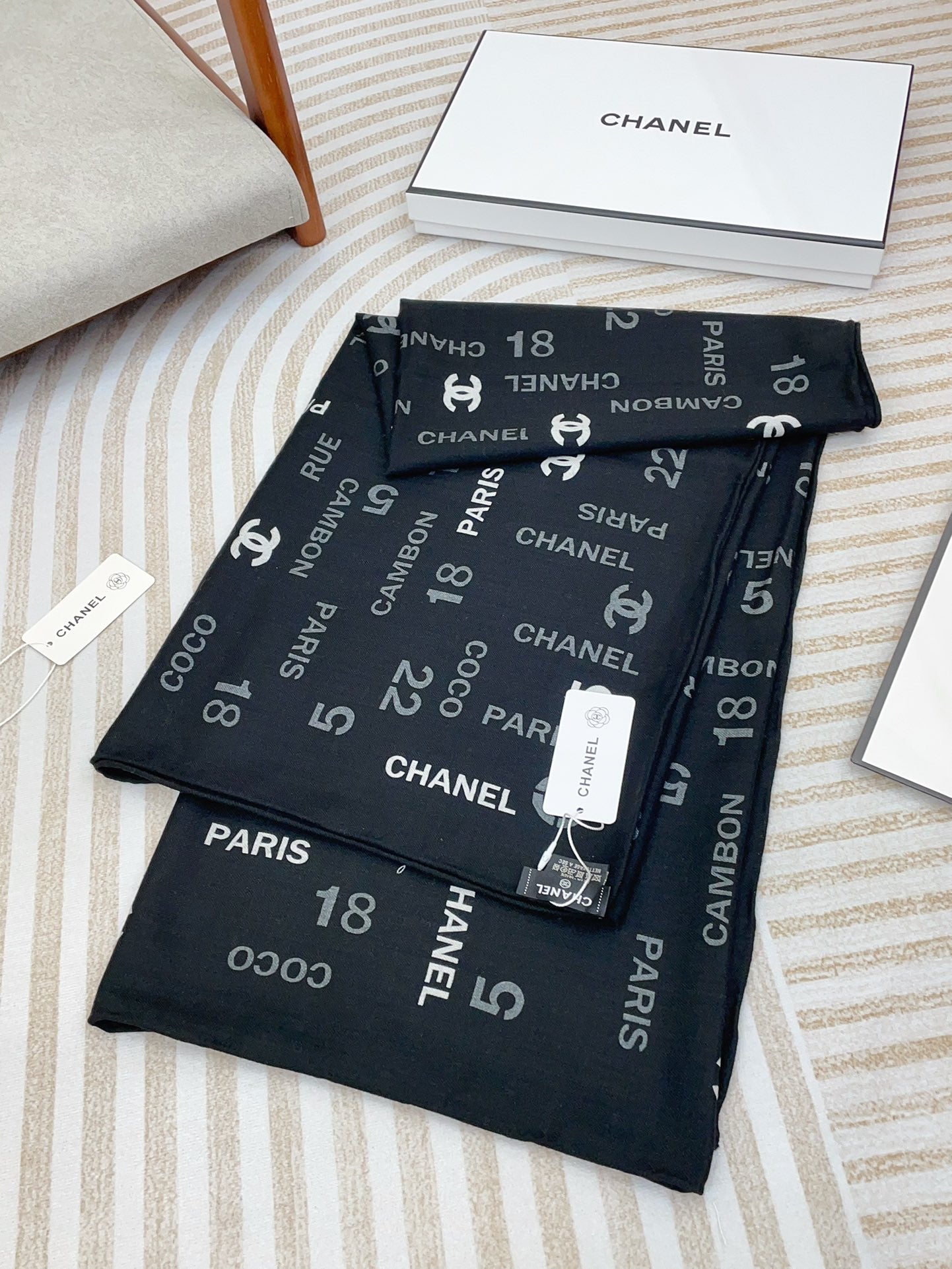 SQUARE SCARF 140 CM IN BLACK MONOGRAM CASHMERE 401159