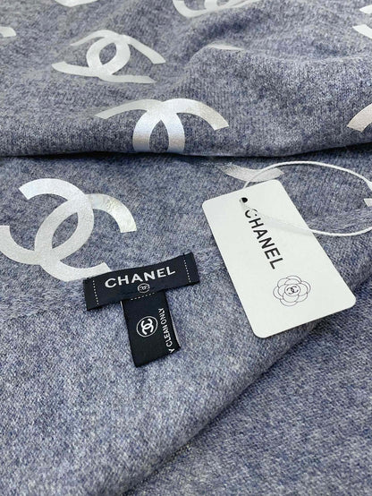 SCARF 190 CM IN COOL GRAY CASHMERE WITH SILVER LOGO 401170