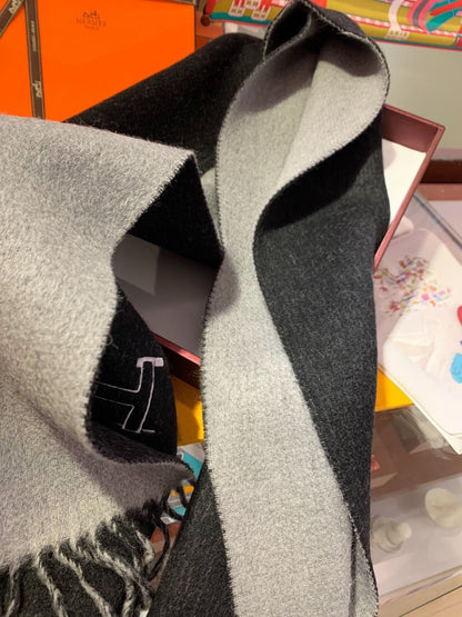 DOUBLE-FACE STOLE 200 CM IN BLACK AND GRAY CASHMERE 394774