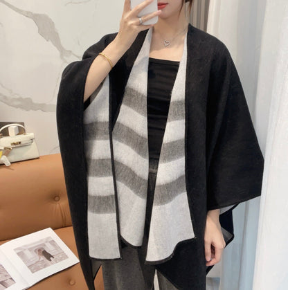 REVERSIBLE CHECK CASHMERE CAPE BLACK AND LIGHT GRAY 410135