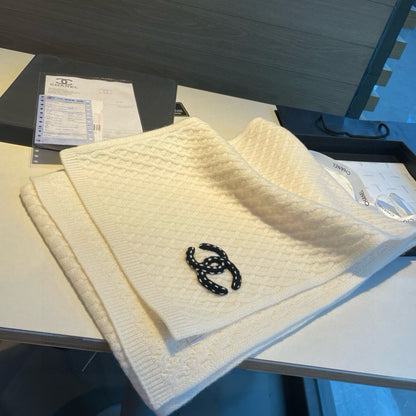 SCARF 170 CM IN WHITE CASHMERE WITH BLACK LOGO 401990