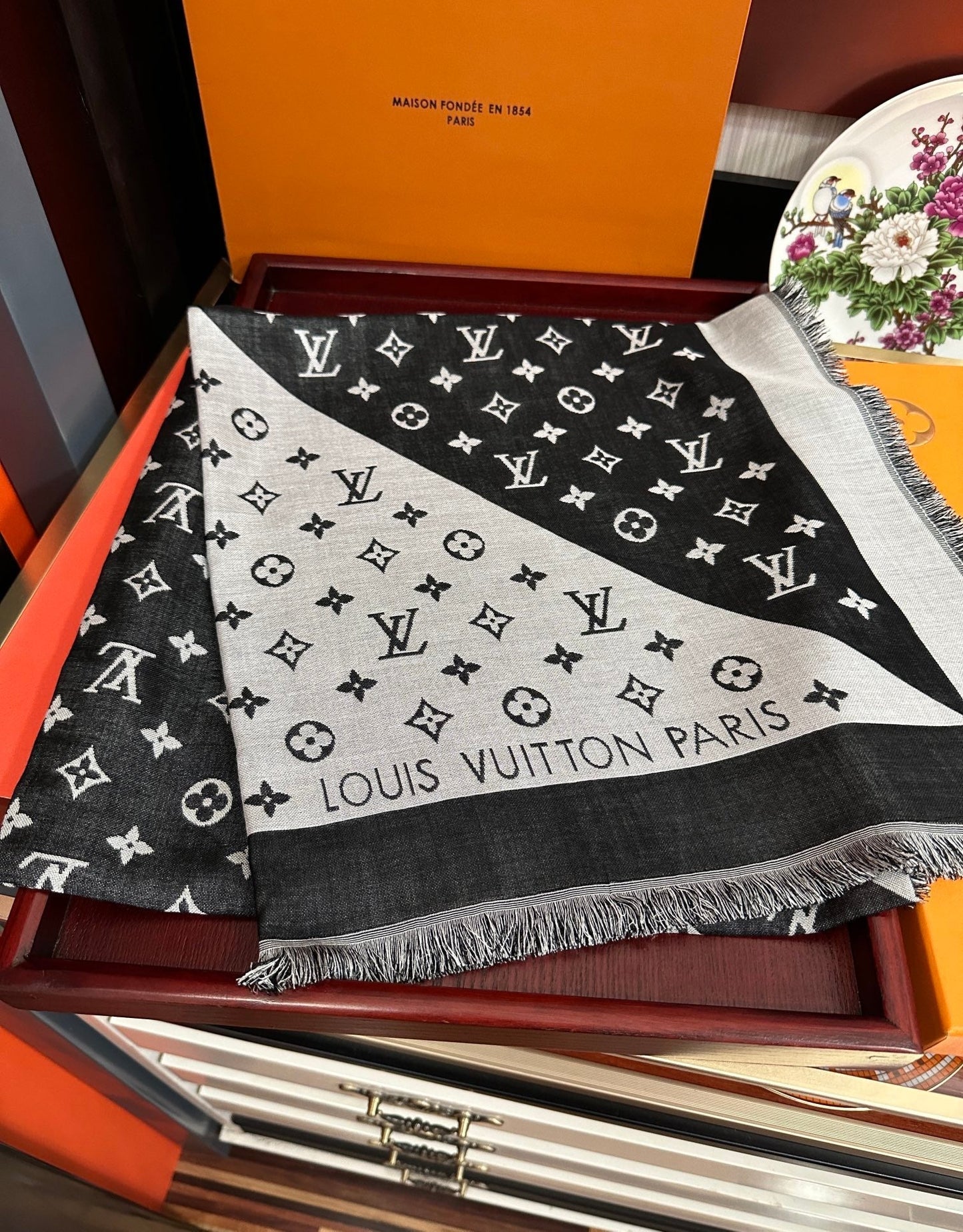 MONOGRAM 140 CM SQUARE SCARF IN BLACK MIX WHITE CASHMERE 391107