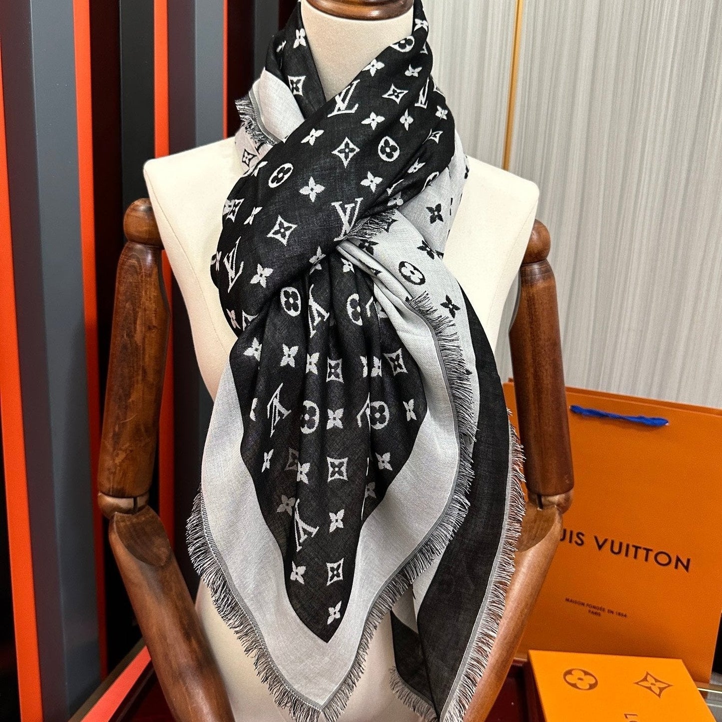 MONOGRAM 140 CM SQUARE SCARF IN BLACK MIX WHITE CASHMERE 391107