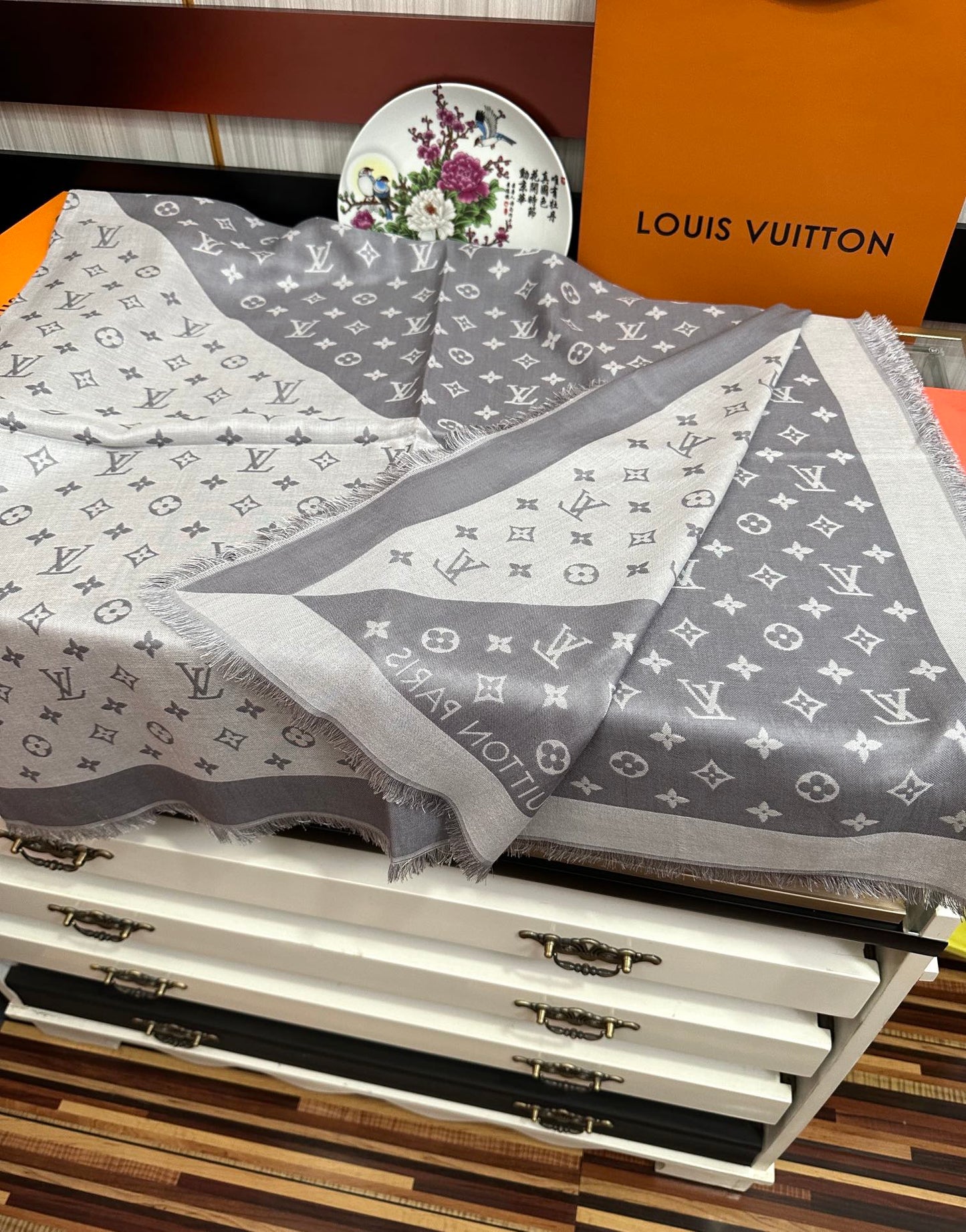 MONOGRAM 140 CM SQUARE SCARF IN STEEL GRAY MIX WHITE CASHMERE 391109