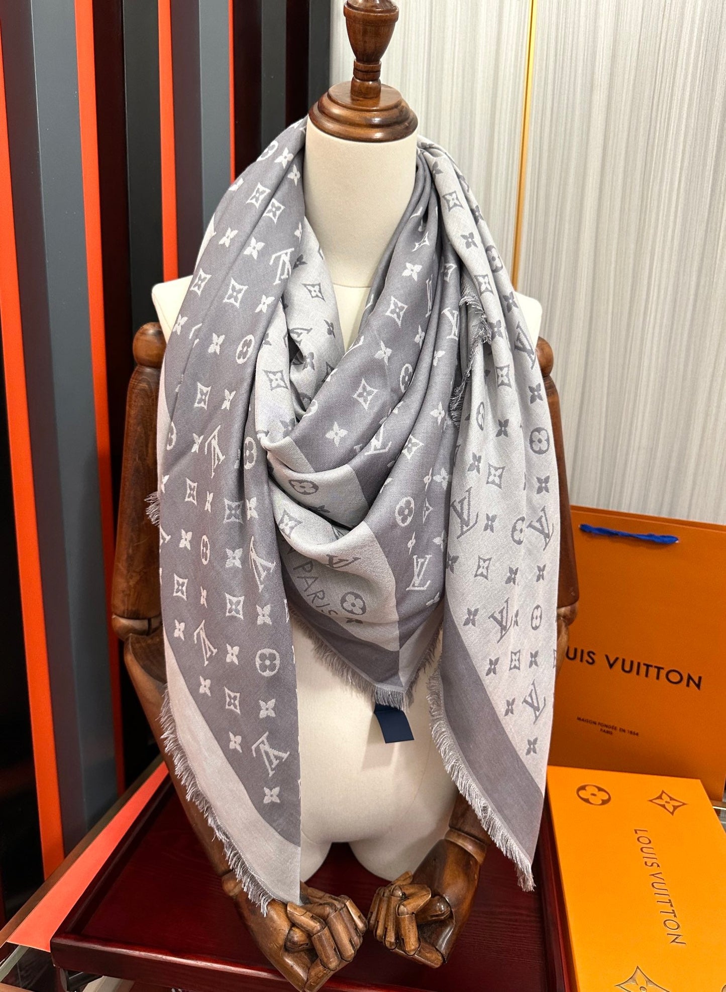 MONOGRAM 140 CM SQUARE SCARF IN STEEL GRAY MIX WHITE CASHMERE 391109