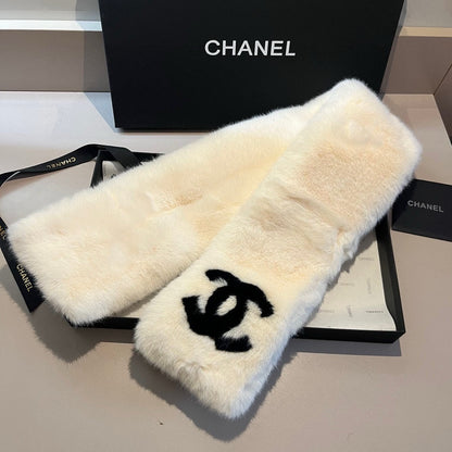 SCARF IN WHITE RABBIT FUR WITH BLACK LOGO 397437