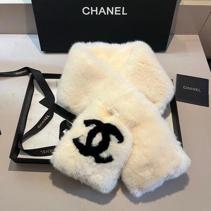 SCARF IN WHITE RABBIT FUR WITH BLACK LOGO 397437