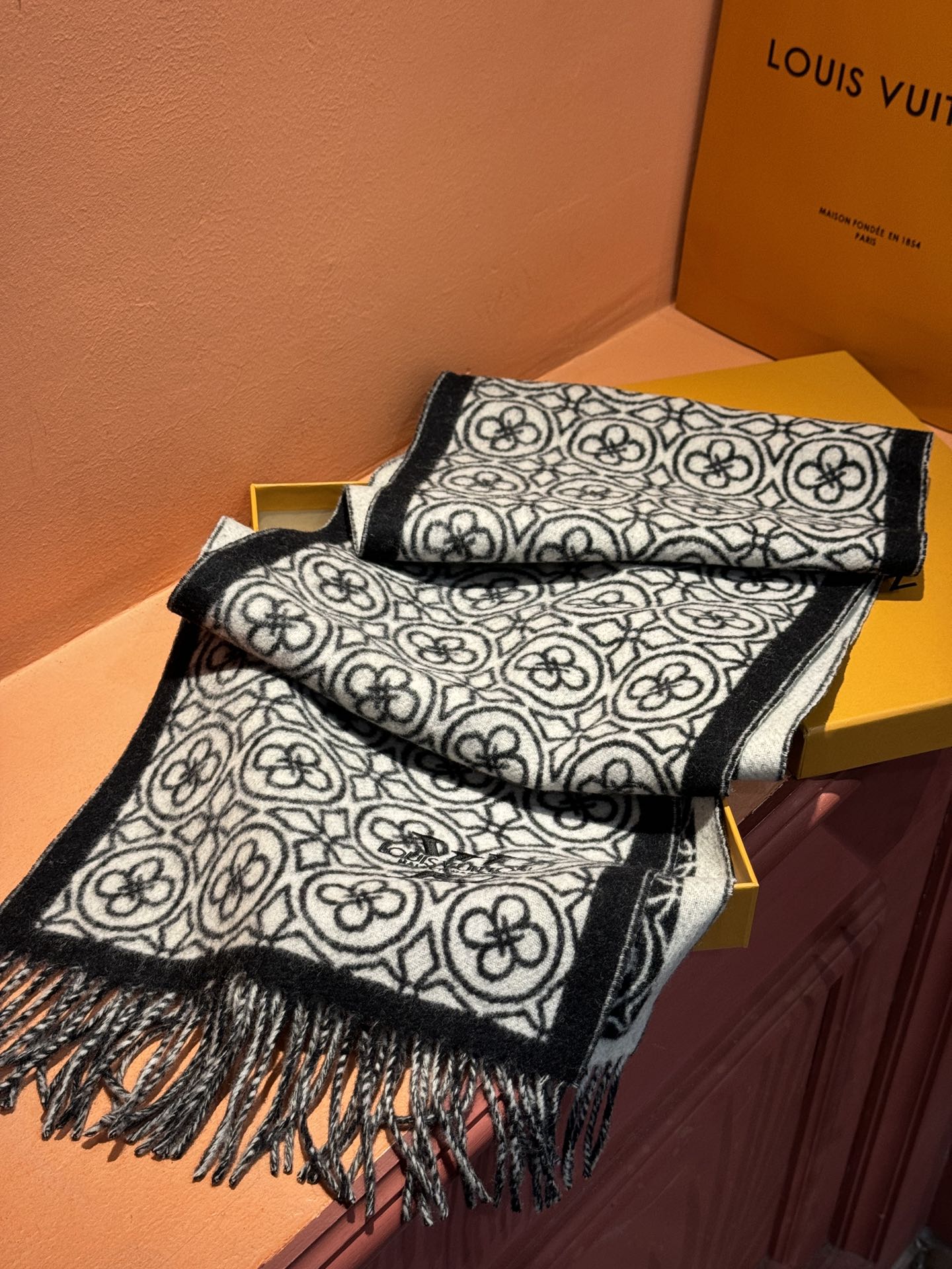 FLOWER MONOGRAM SCARF 180 CM IN BLACK MIX WHITE CASHMERE 388305