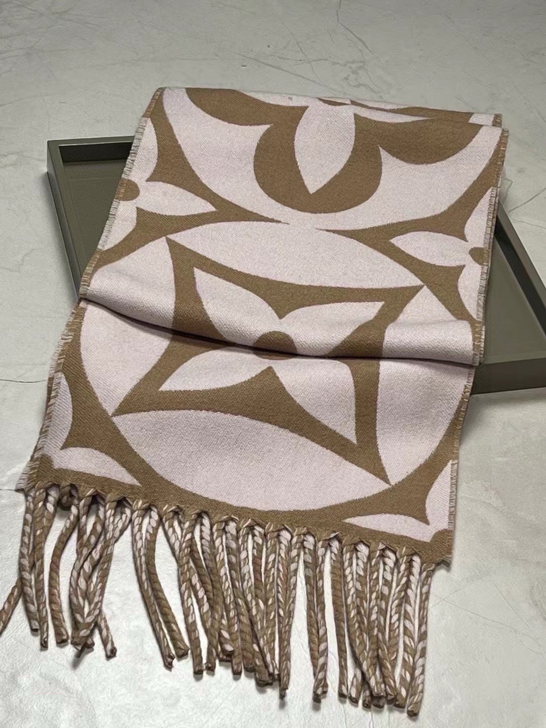 MEDALLION SCARF 235 CM IN PEANUT BROWN MIX WHITE WOOL 399899