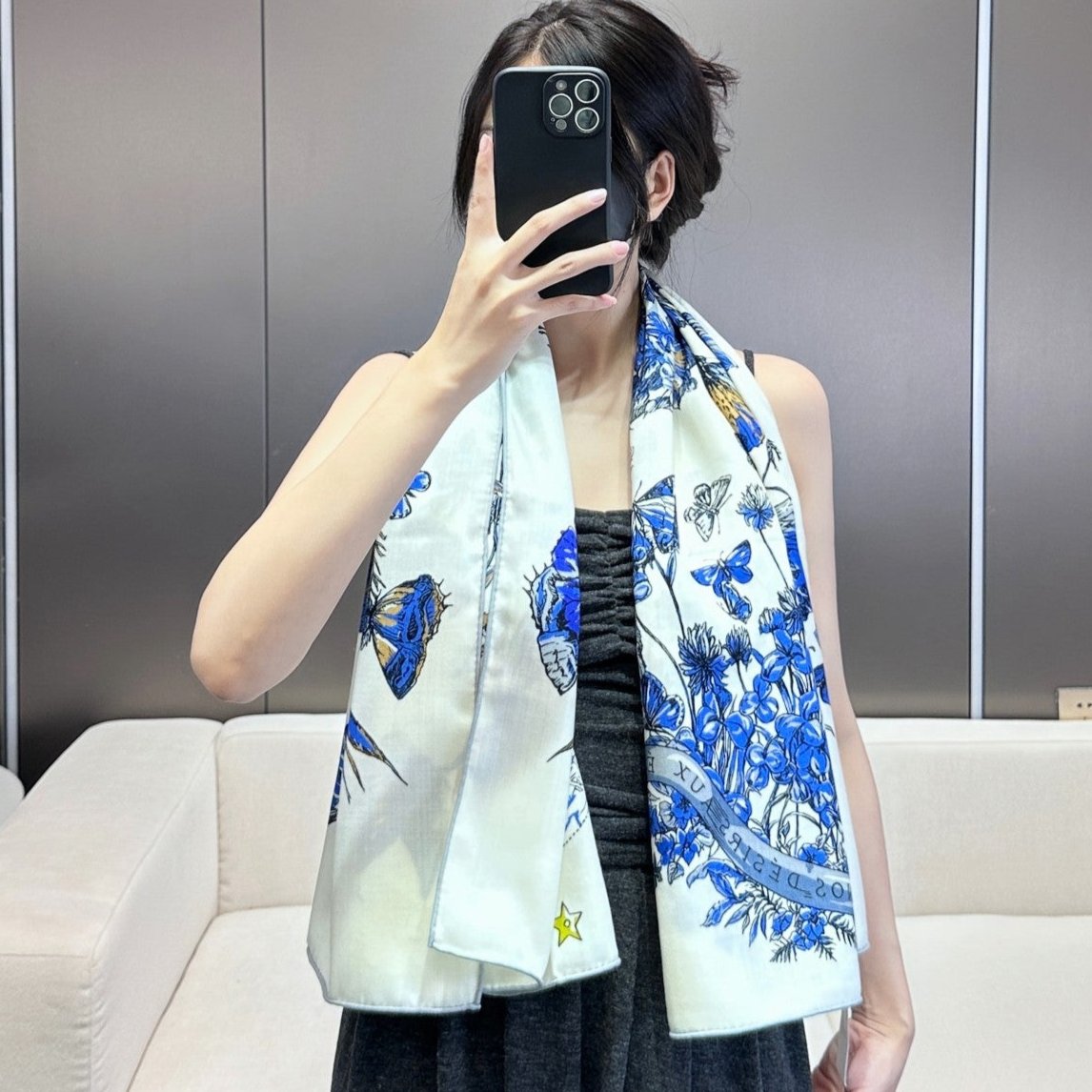 SQUARE SCARF 140 CM IN WHITE MIX COBALT BLUE CASHMERE AND SILK 390940