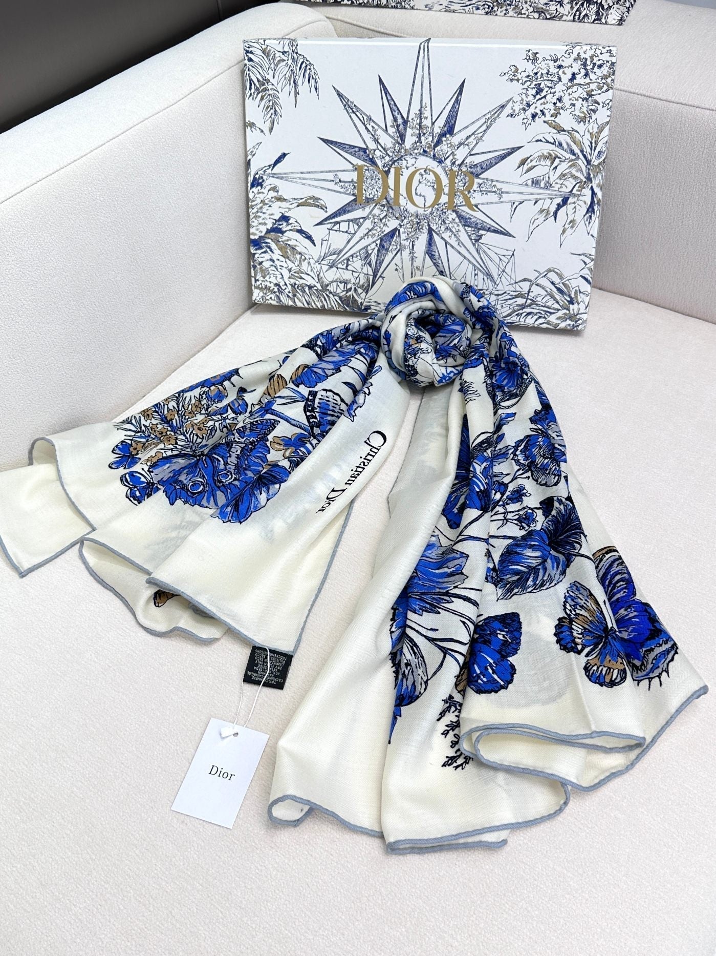 SQUARE SCARF 140 CM IN WHITE MIX COBALT BLUE CASHMERE AND SILK 390940