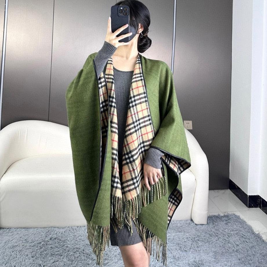 CHECK CAPE IN JADE GREEN WOOL 410153