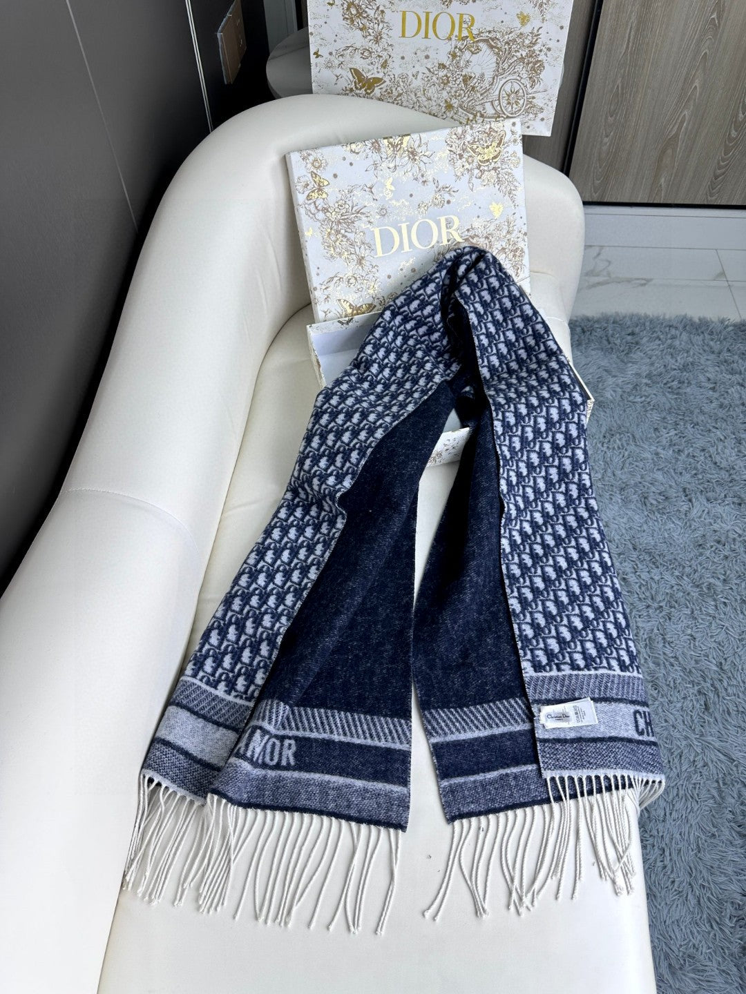 SCARF IN NAVY BLUE MONOGRAM CASHMERE 413719