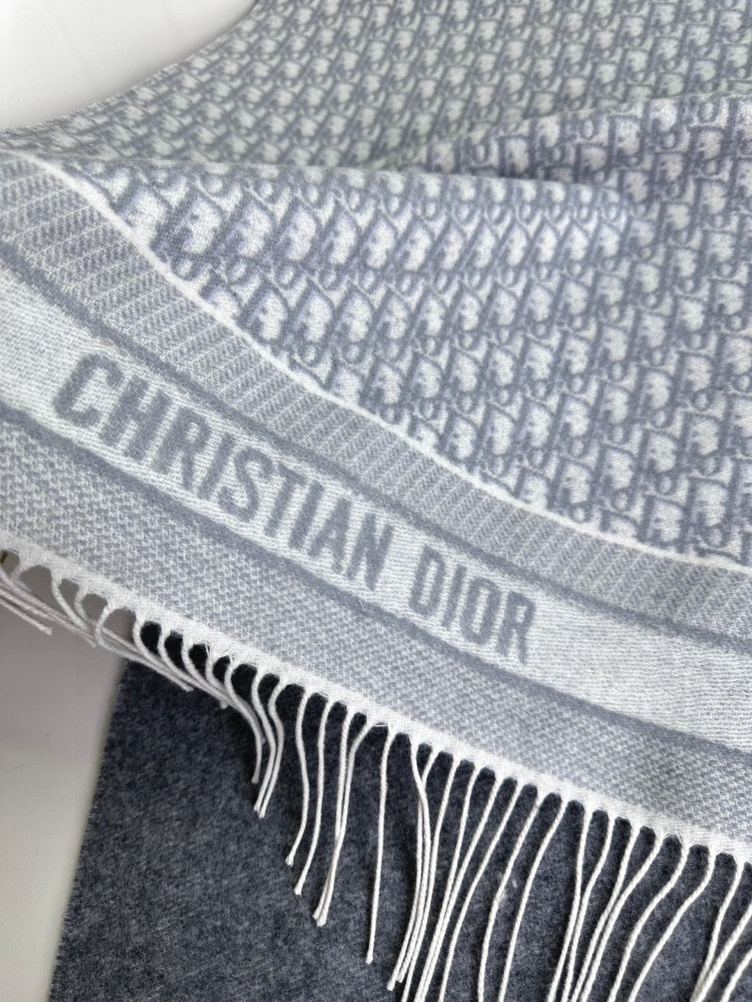 SCARF IN PALE GRAY MONOGRAM CASHMERE 413720