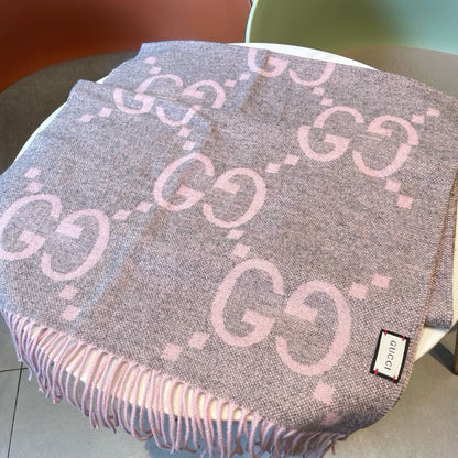 GG JACQUARD PATTERN KNIT SCARF 195 CM WITH TASSELS HARBOR GRAY MIX LIGHT PINK 403748