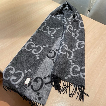 GG JACQUARD PATTERN KNIT SCARF 195 CM WITH TASSELS MOUSE GRAY 403750