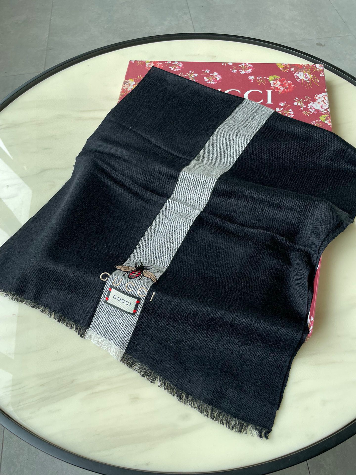 SCARF 200 CM IN BLACK MIX LIGHT GRAY CASHMERE WITH EMBROIDERED BEE 407515