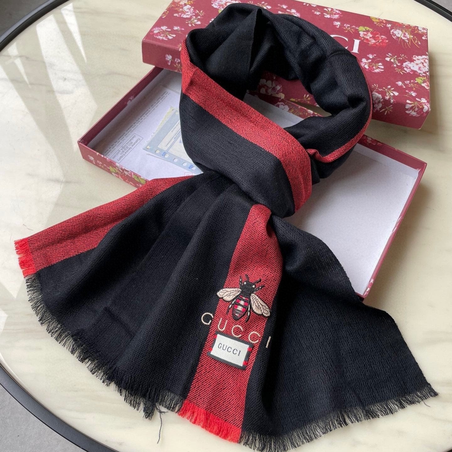 SCARF 200 CM IN BLACK MIX RED CASHMERE WITH EMBROIDERED BEE 407516