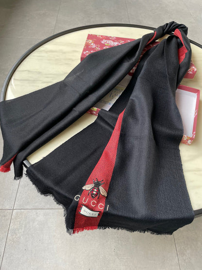 SCARF 200 CM IN BLACK MIX RED CASHMERE WITH EMBROIDERED BEE 407516