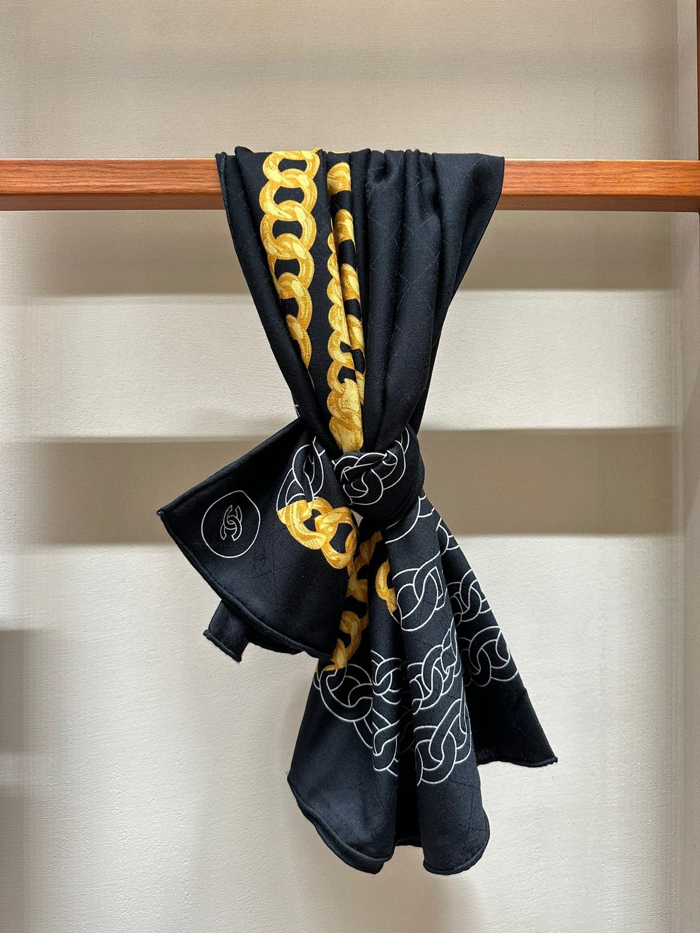 SQUARE SCARF 140 CM IN BLACK MIX GOLD SILK 403987